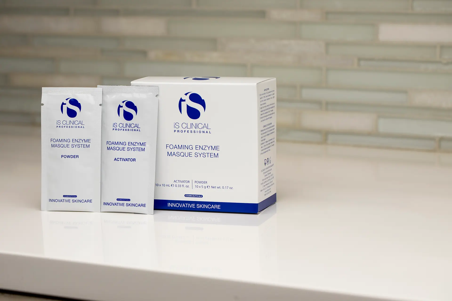 Przegląd zabiegów i produktów iS Clinical - FOAMING ENZYME TREATMENT FACIAL