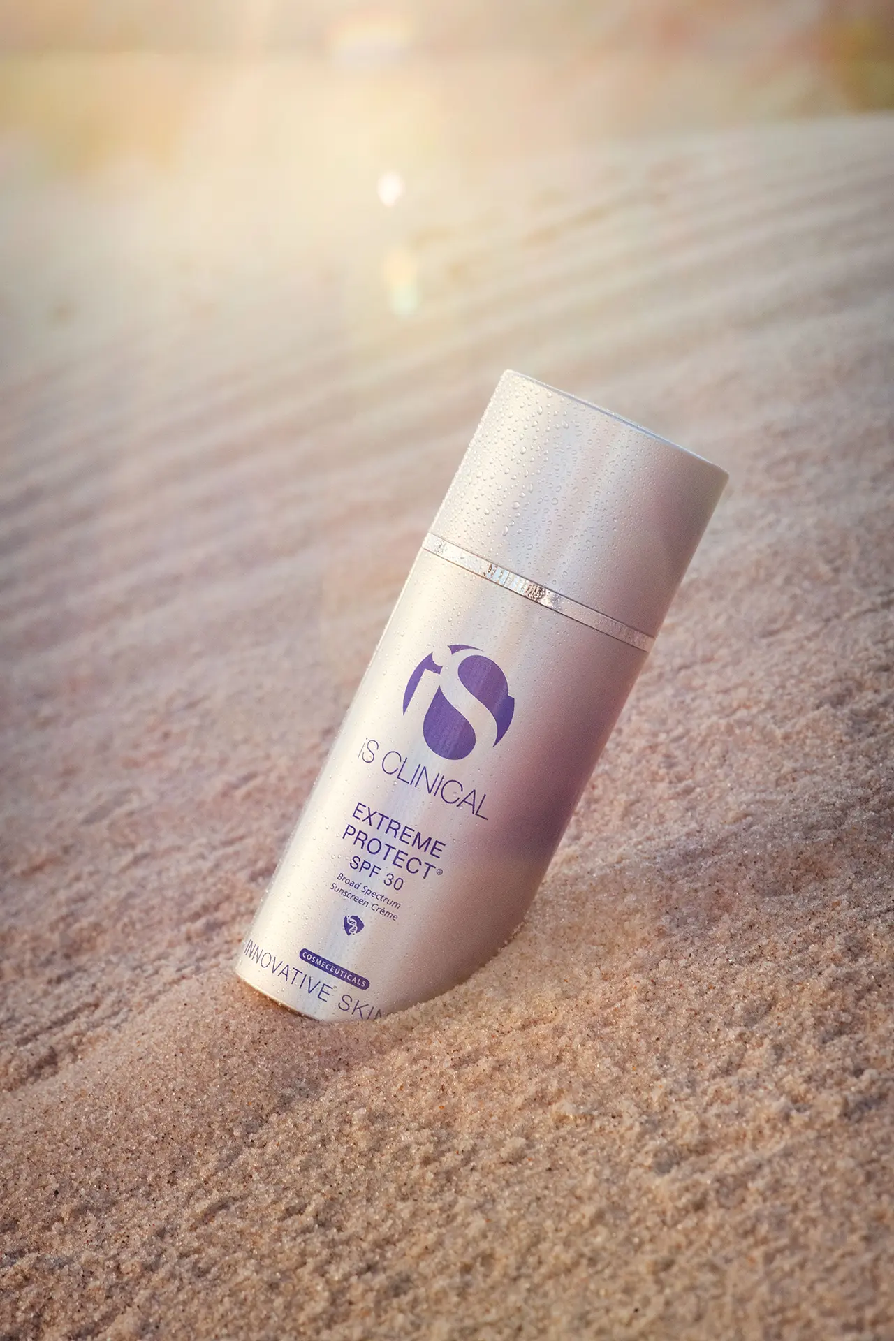 Wielofunkcyjne produkty do pielęgnacji okolic oczu od iS Clinical - Extreme Protect SPF 30