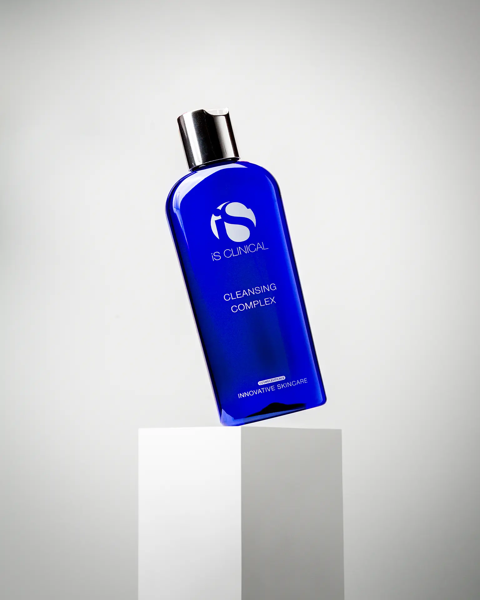 Polecane produkty iS Clinical na hiperpigmentację - Cleansing Complex