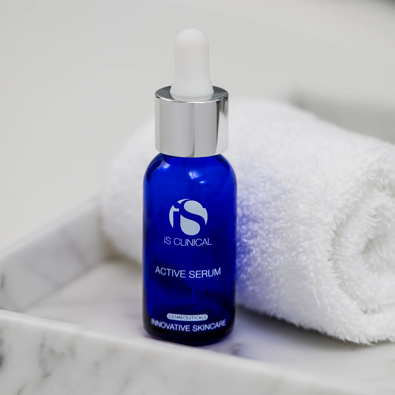 Szczegółowy przegląd produktów z zestawu Pure Clarity Collection - Active Serum