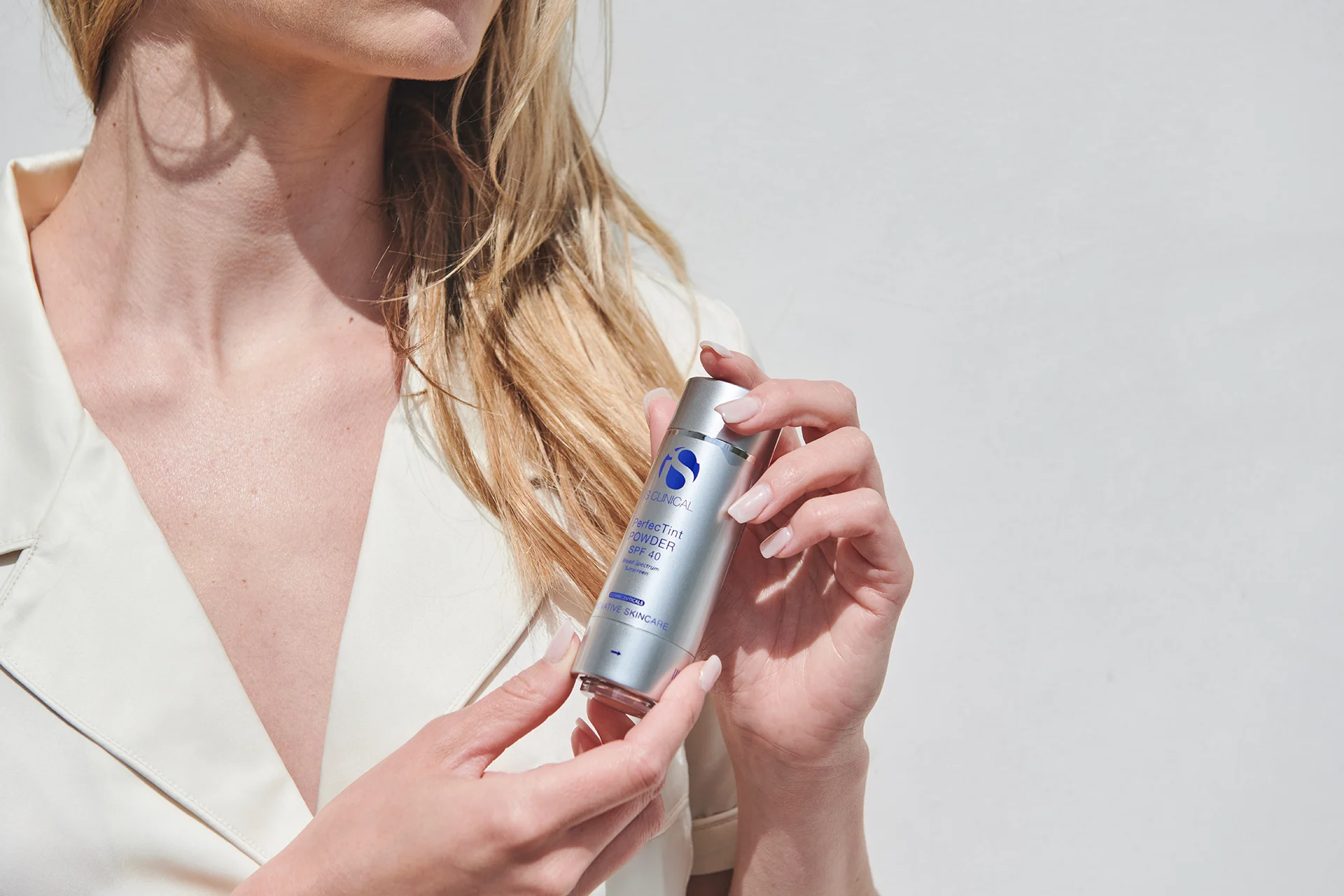 TOP produkty: uznanie ostatnich lat - PerfecTint Powder SPF 40