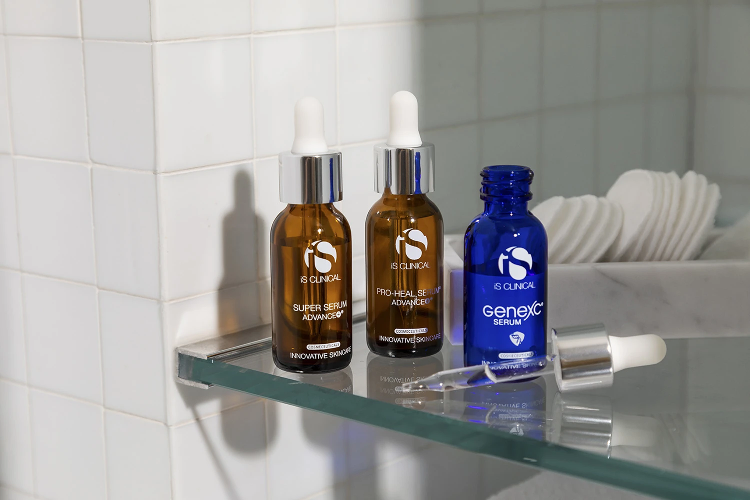 Formuły z witaminą C od iS Clinical: Serum iS Clinical z witaminą C